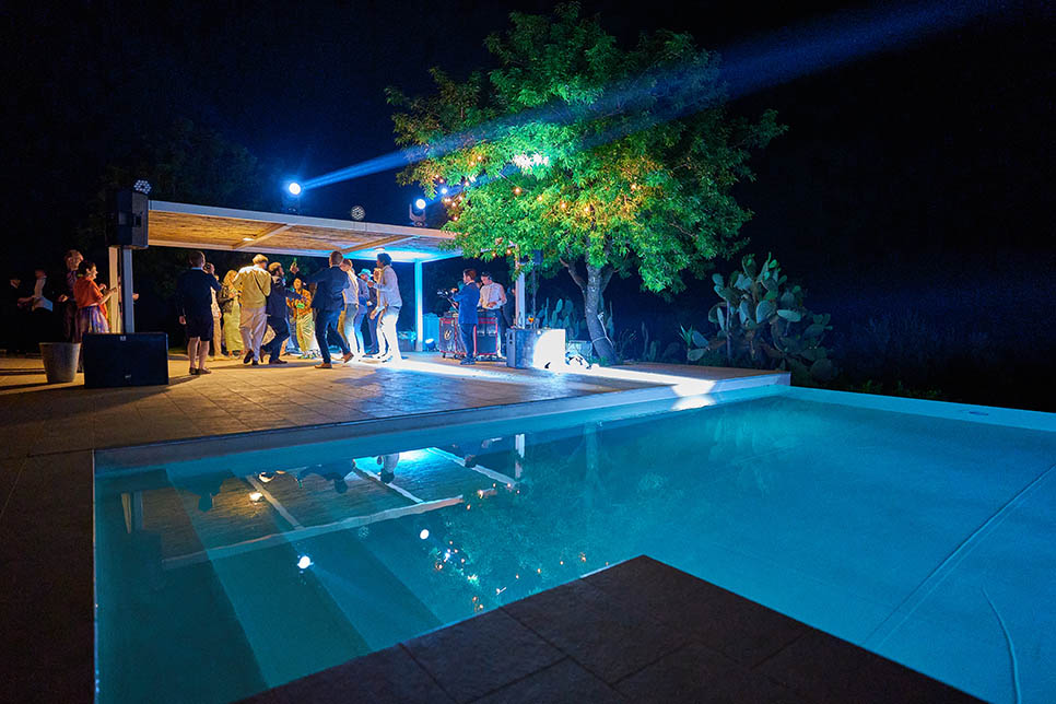 Wedding party by the pool