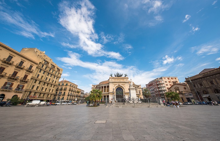 Politeama-palermo-sicily Politeama square and the theatre