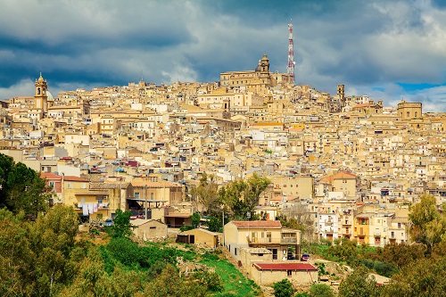 Caltagirone: the beauty of a Sicilian baroque town