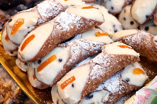 Traditional Sicilian cannoli Traditional Sicilian cannoli