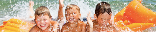 happy kids travelling in sicily