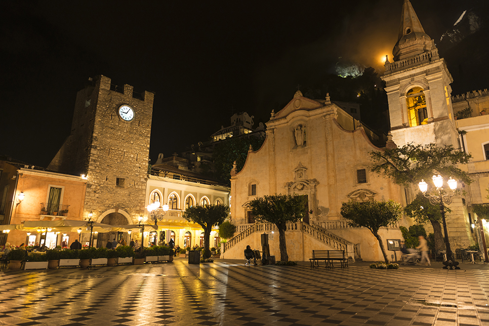 Piazza IX Aprile at night in Taormina