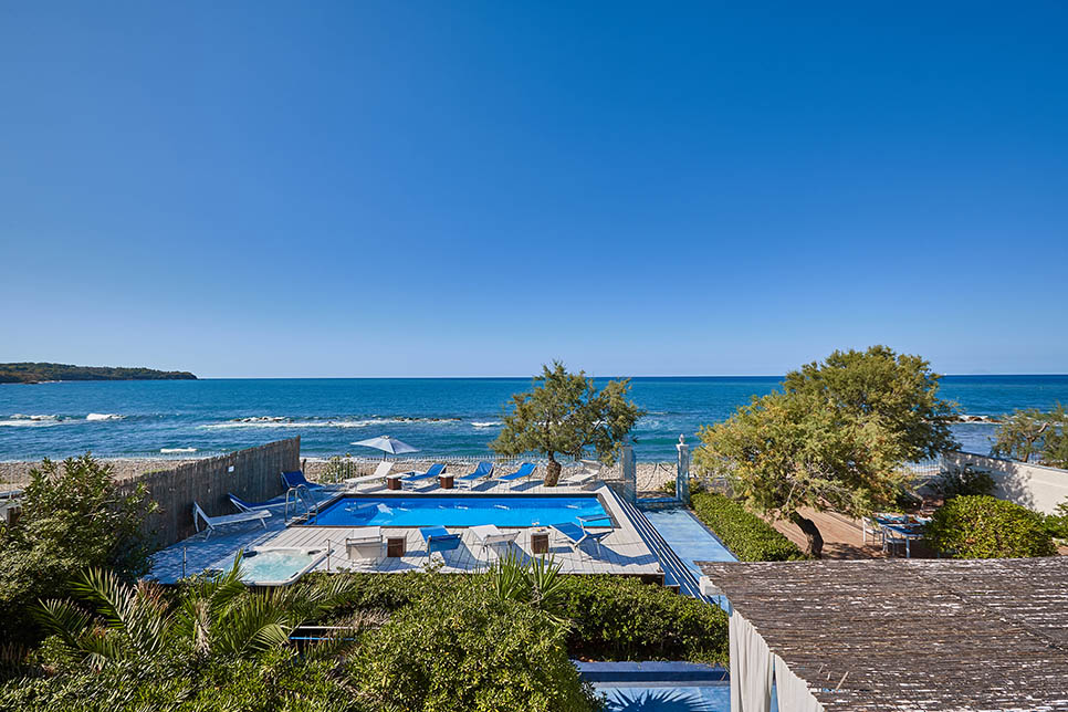 Casa dei Nomadi has direct access onto Costa Turchina beach