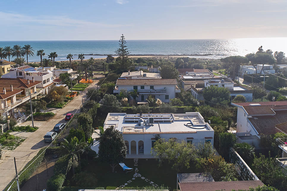 Beachfront located, Lavinia
