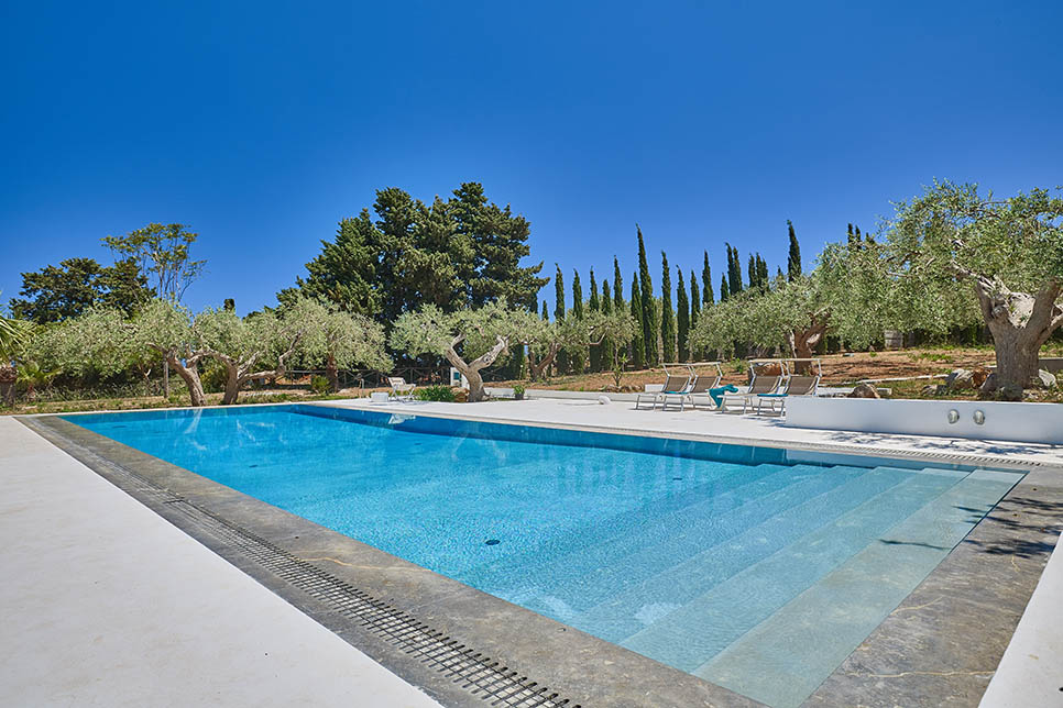 villa with pool in sicily