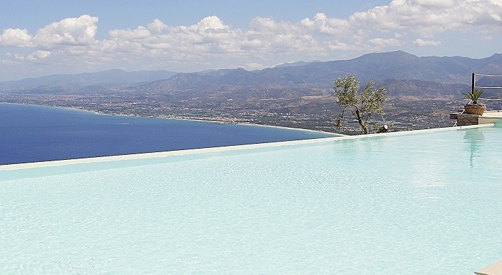 villas-taormina-pool-wishsicily