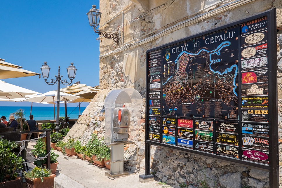 74_cefalu-city-center